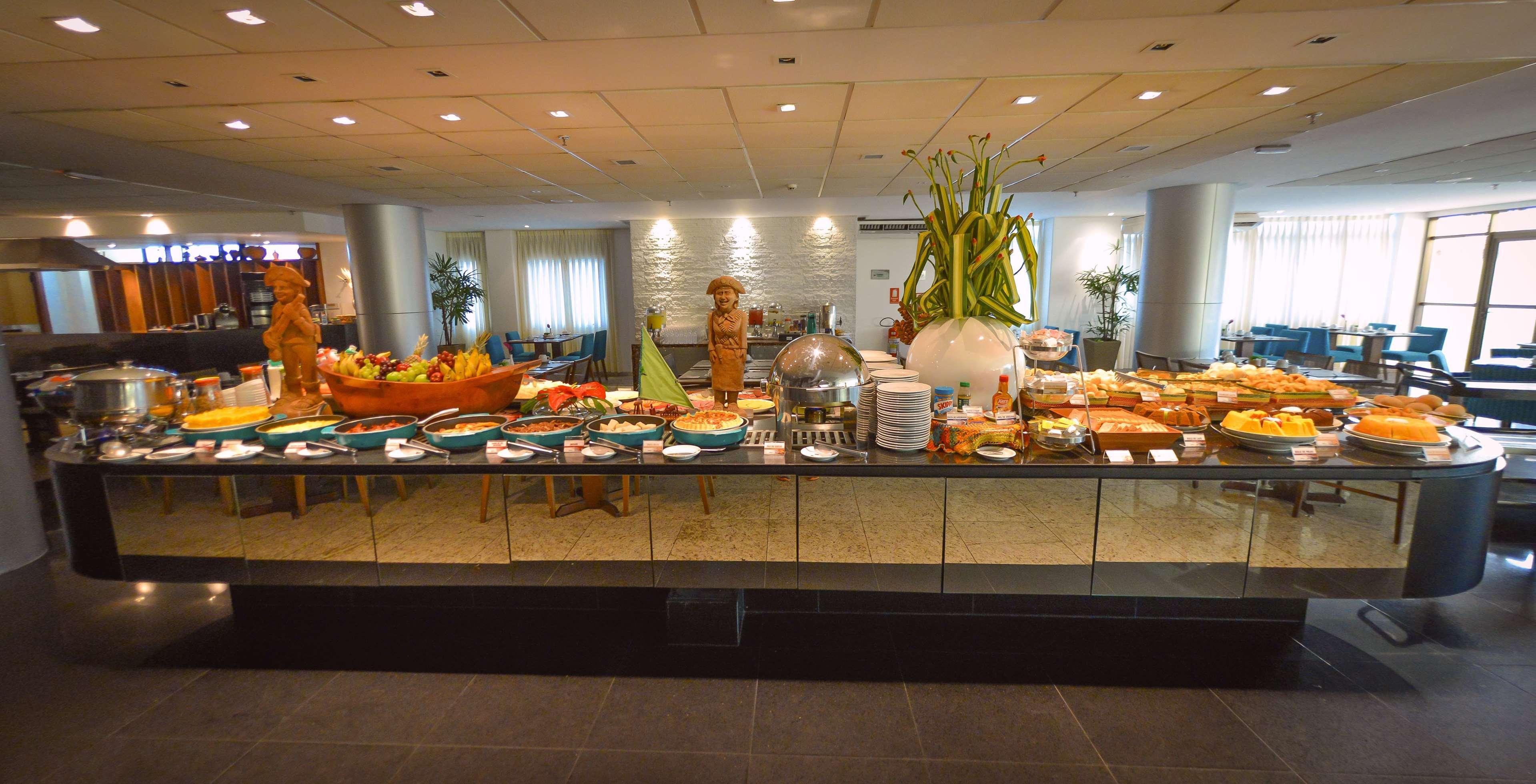 Best Western Premier Maceio エクステリア 写真 A buffet at a hotel