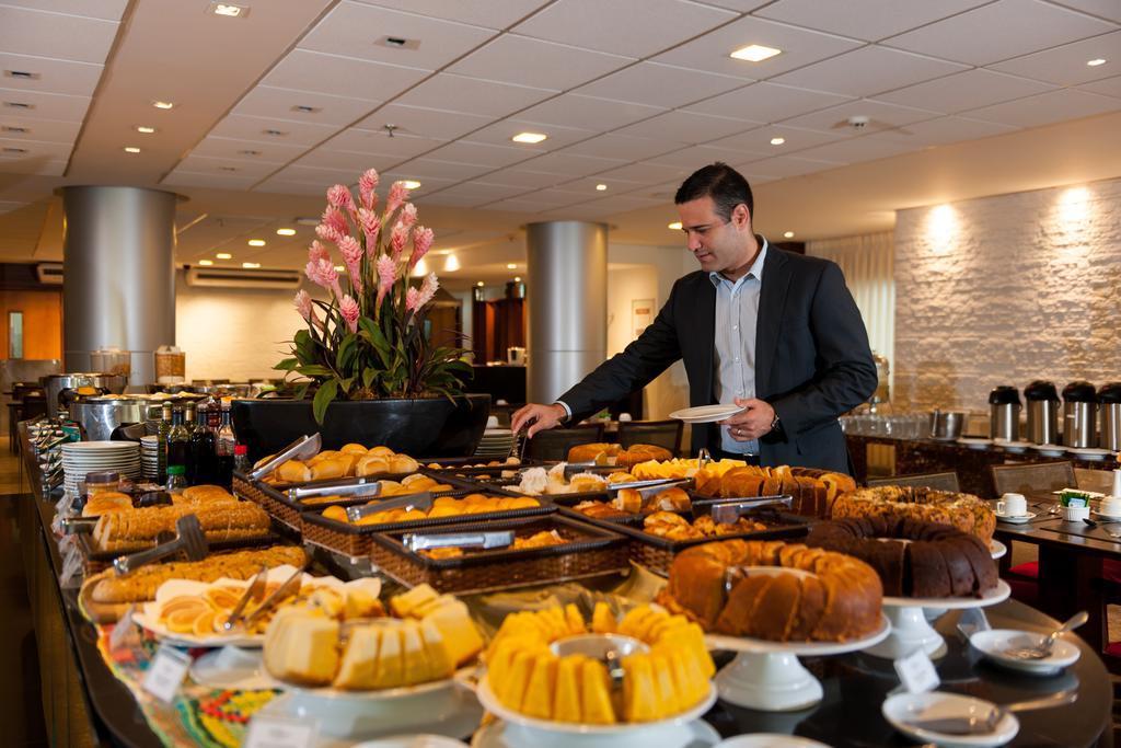 Best Western Premier Maceio エクステリア 写真 A buffet at a hotel